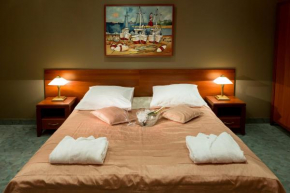 Отель Kompleks Hotelowy Logos  Августов